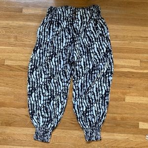 Perfect lightweight Black & White pull on pants